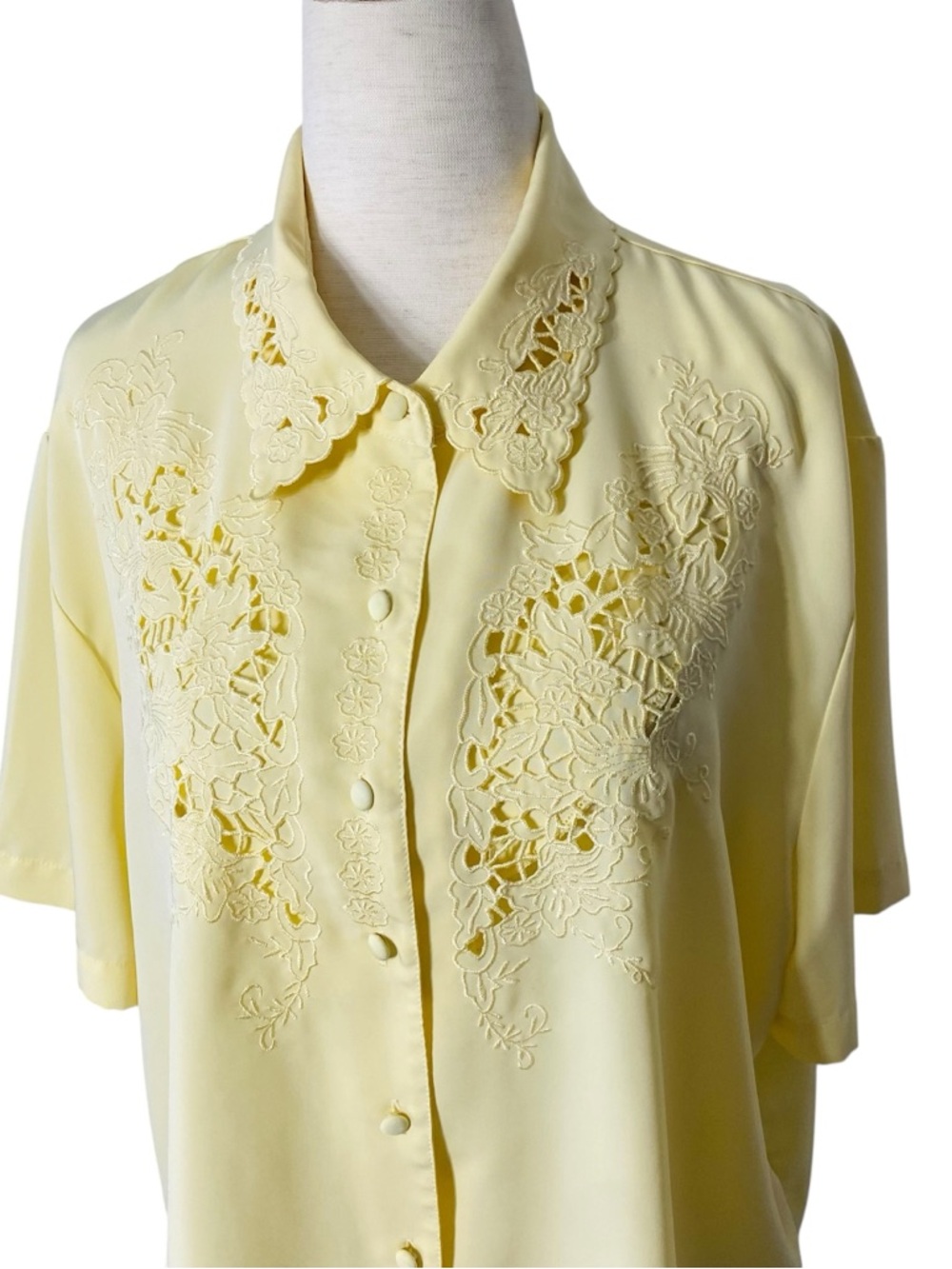 VINTAGE JOANNA Eyelet Blouse